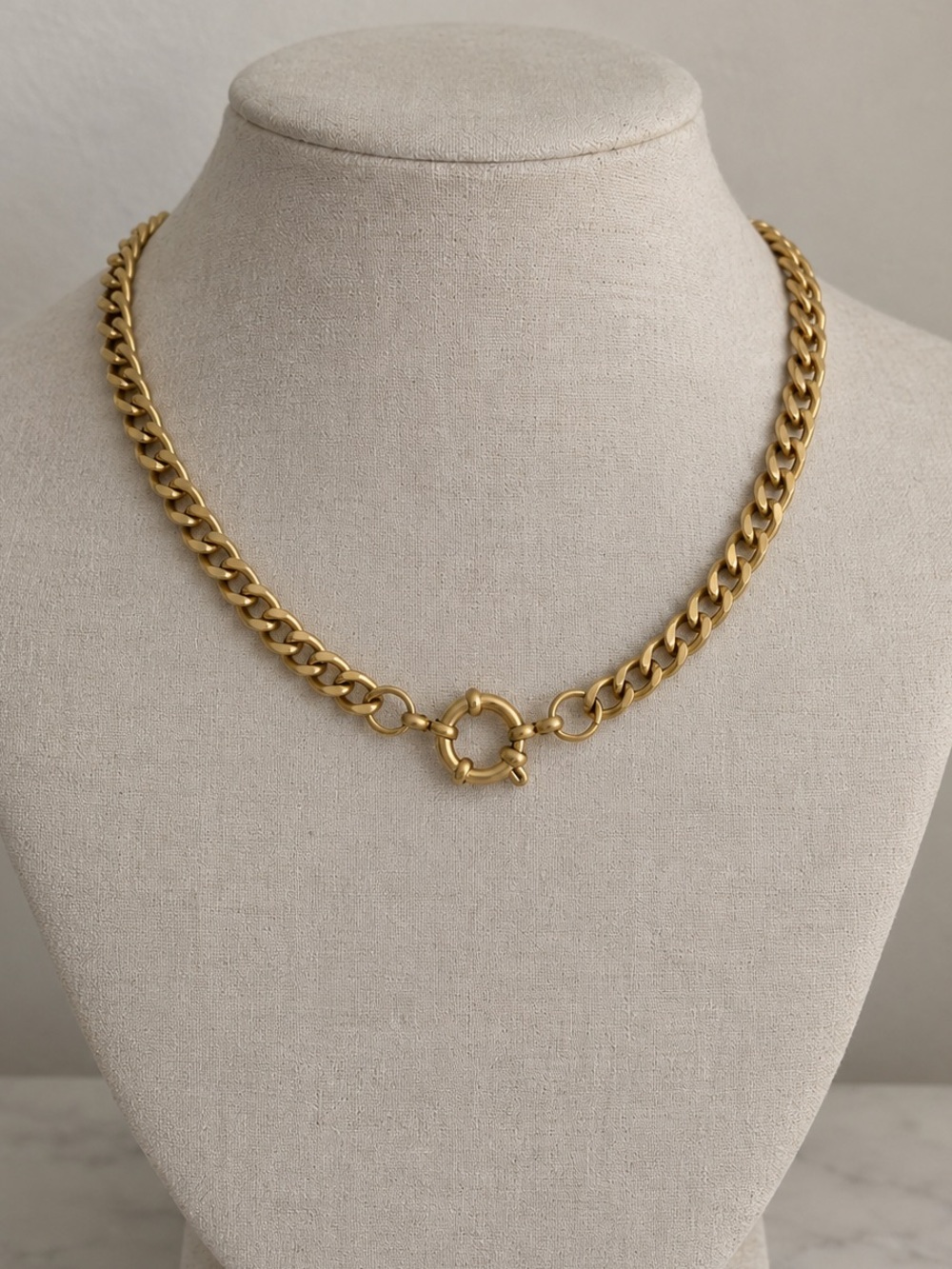 Gold Chunky Chain Necklace with Round Clasp